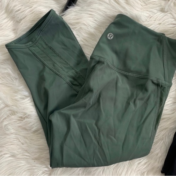 Bundle Lululemon Capri Leggings 6 Green & Black. - Picture 4 of 9
